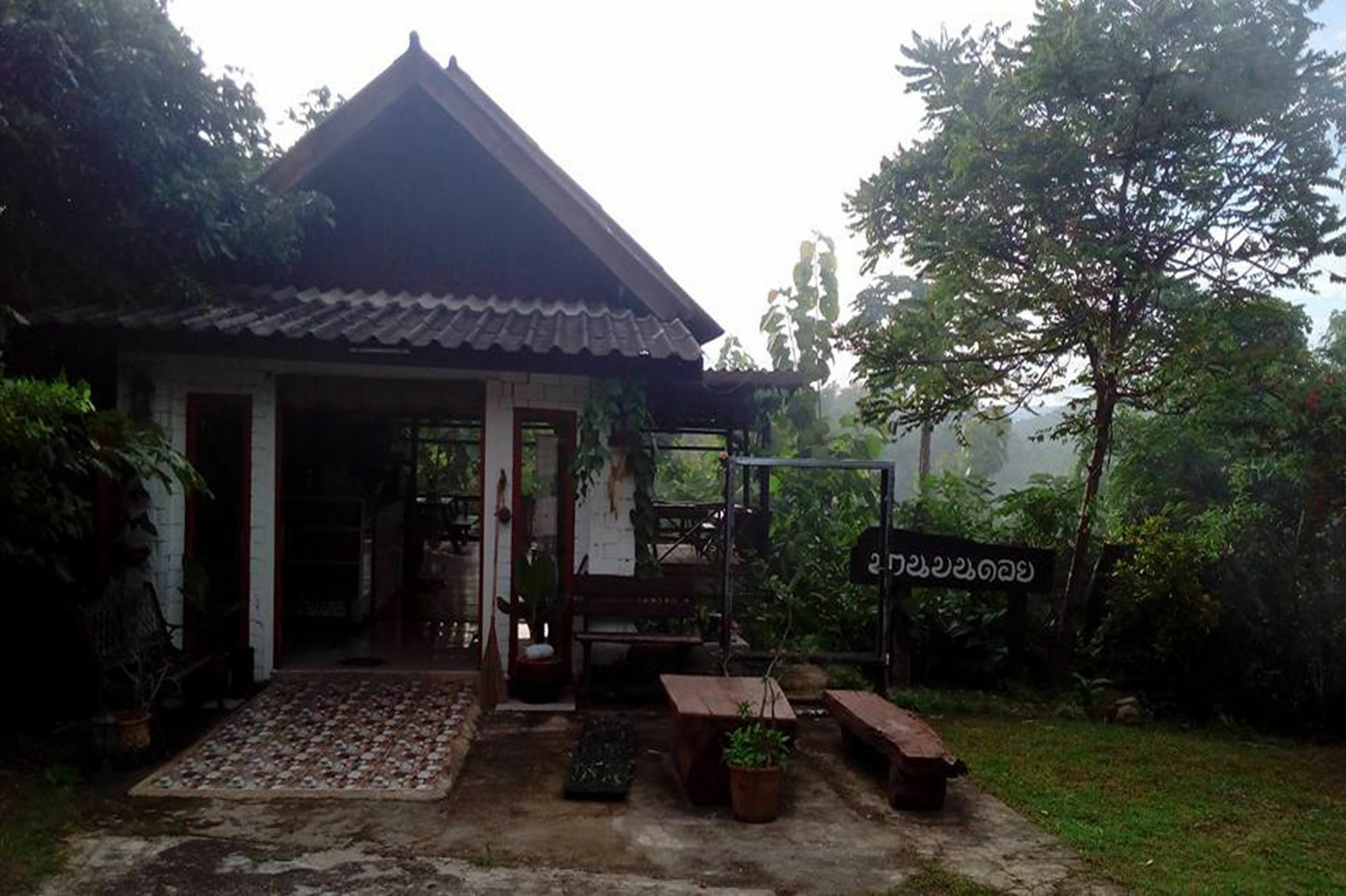 The Local Story Resort Ban Mon Talaeng Exterior photo